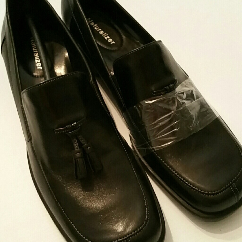 Naturalizer Yasmin Leather tassle loafer shoe